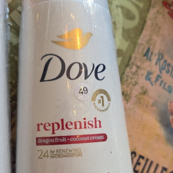 Dove, Rejuvenate& Replenish w/ 2 Bottle Pomegranite & Dragon Fruit,Body Wash - Picture 9 of 10